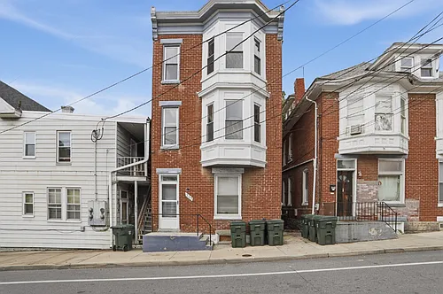 207 N Mulberry St Photo 1