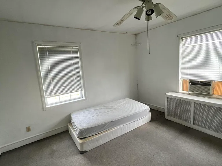 9 Berg Ave — Photo 15