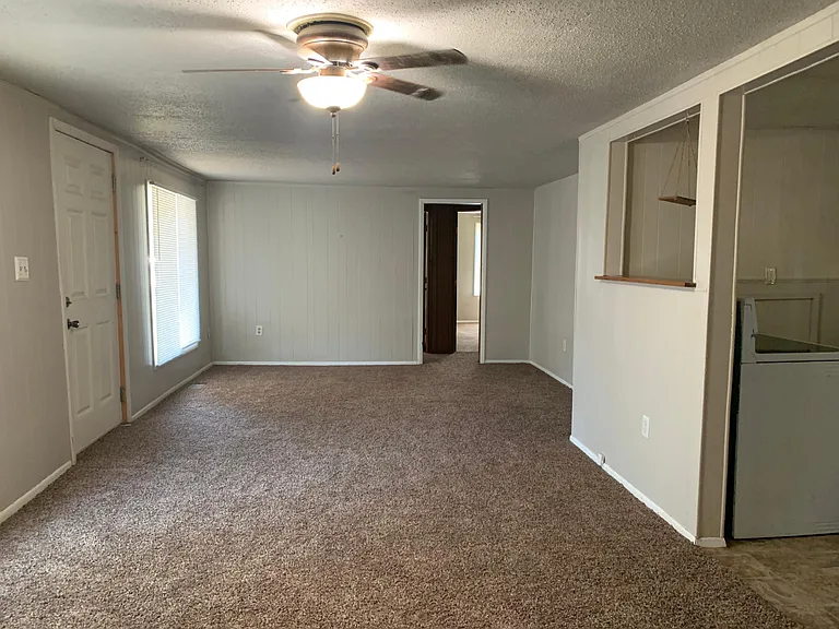 1213 S High St — Photo 18