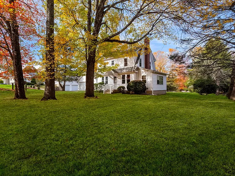 31 Hillandale Rd — Photo 5