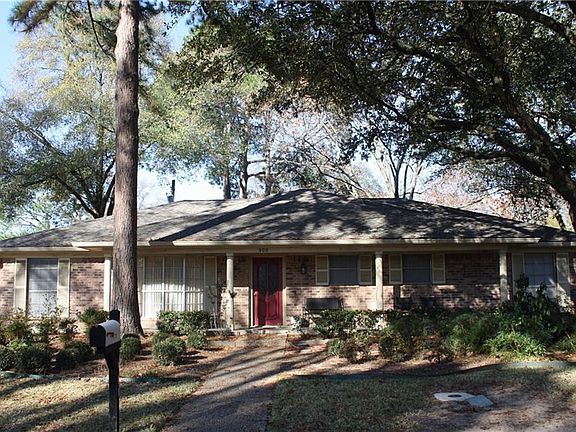2nd image of 900 Red Oak Ln