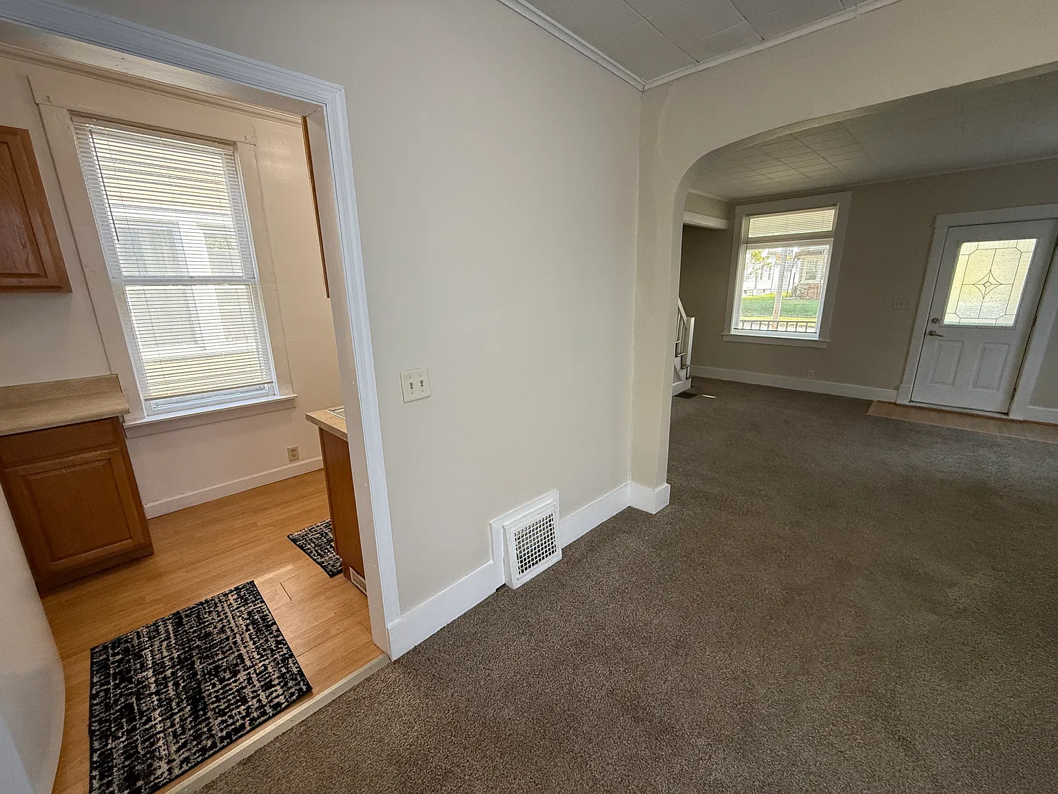 3 bed, 1.5 bath, 1300 sqft, $1,100 — Photo 3