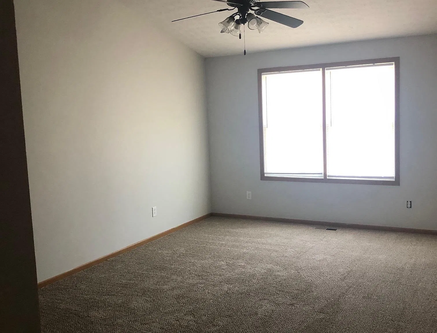 4 bed, 2.5 bath, 1900 sqft, $2,050 — Photo 4