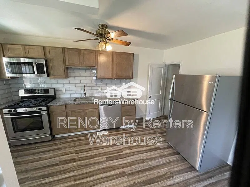 3 bed, 2.0 bath, 1800 sqft, $1,700 — Photo 2