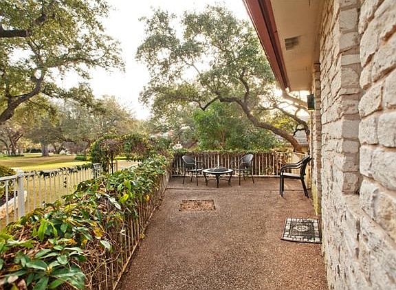 5th image of 10 Grapewood Ct