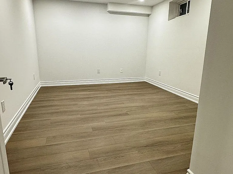 64 Gooseman Cres #BASEMENT — Photo 16