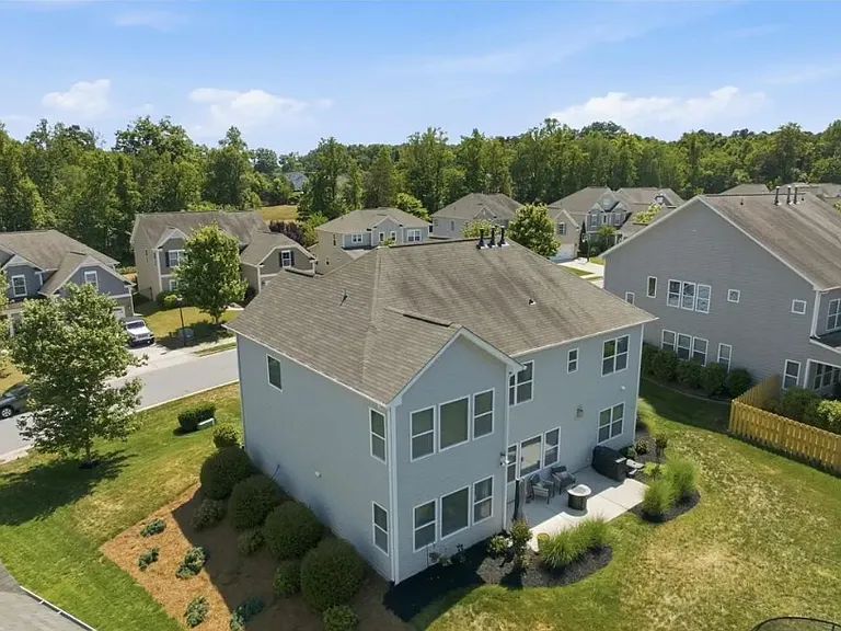 806 Blue Moon Ct — Photo 32