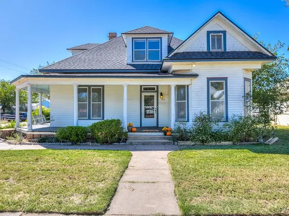 801 N 9th St, Ballinger, TX 76821