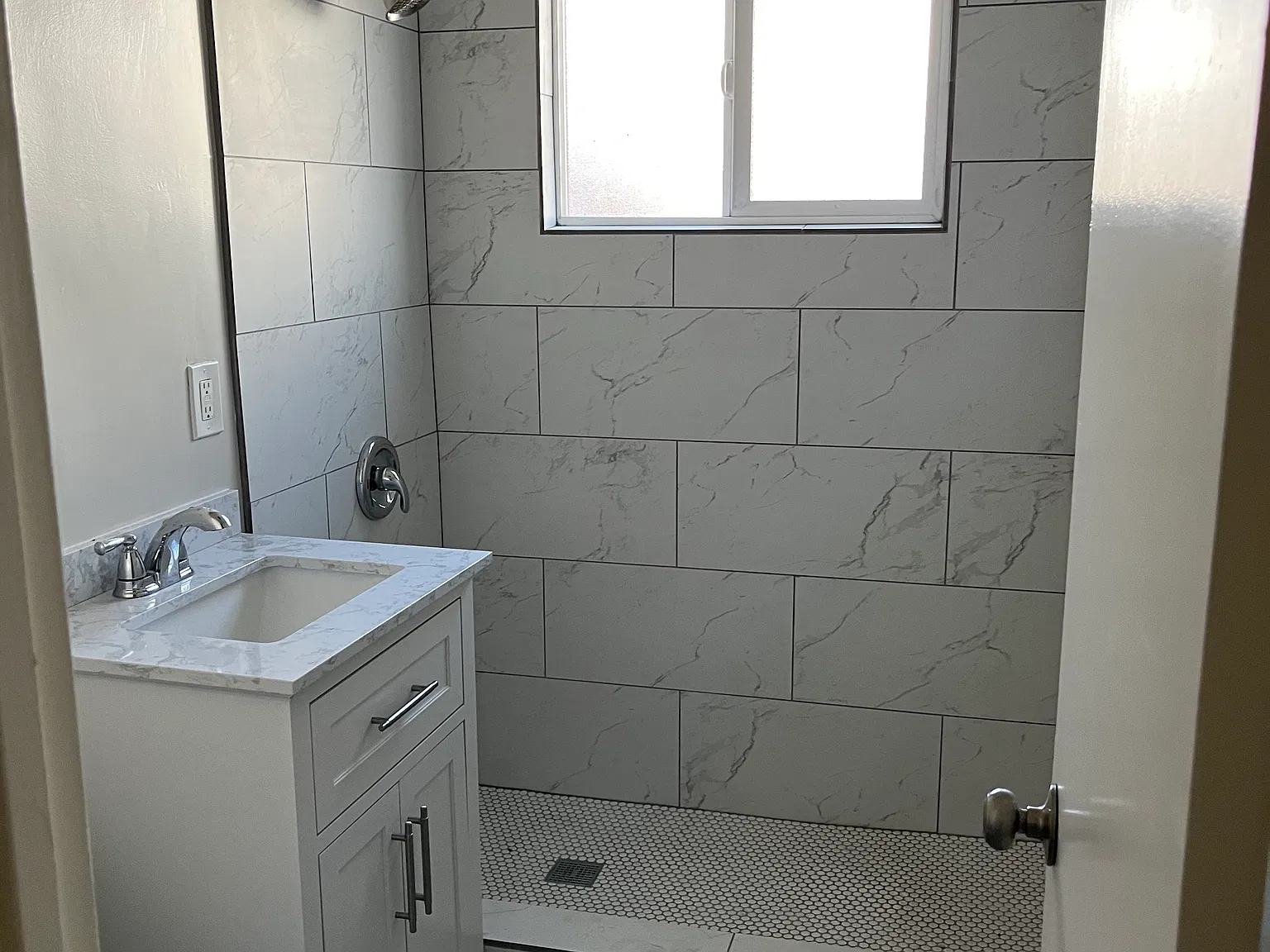540 N Mentor Ave — Photo 2