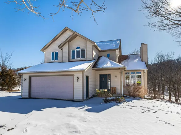 27 Augusta Dr, Galena, IL 61036