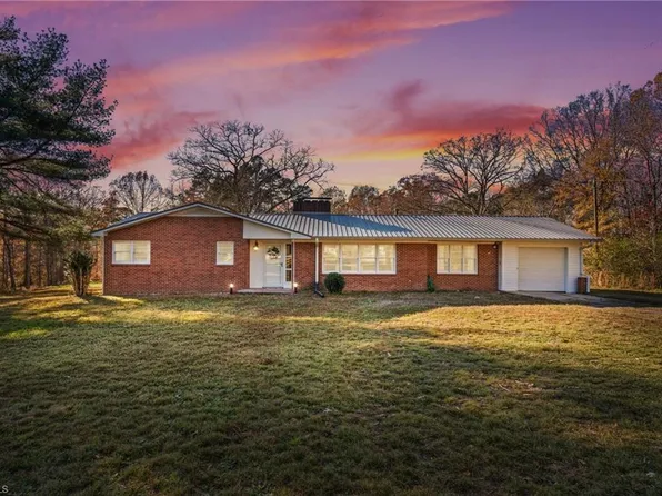 3072 Piney Mountain Rd, Walnut Cove, NC 27052