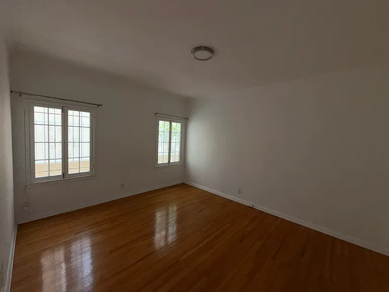 352 S Cloverdale Ave #352 — Photo 23