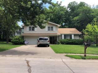 303 Douglas Dr, Bellevue, NE 68005