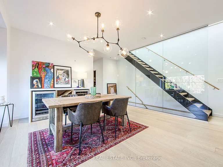 257 Manor Rd E — Photo 12