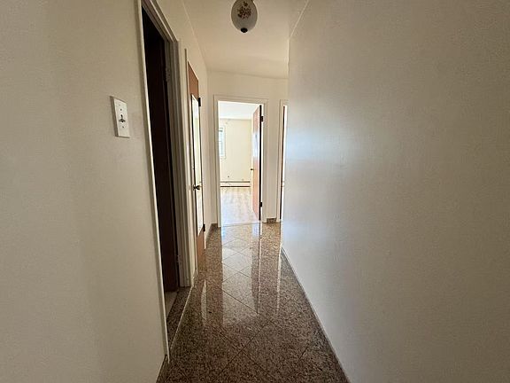 4th image of 928 Throggmorton Ave #2