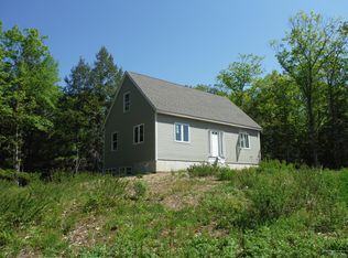 11 Fairoaks Dr, Springvale, ME 04083