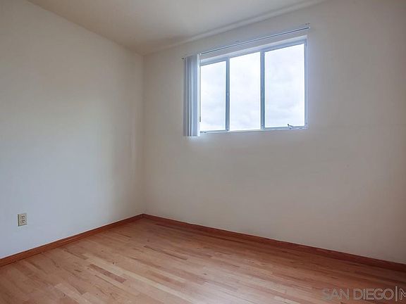 4th image of 3335 Chicago St