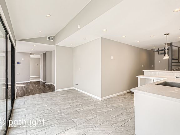 4th image of 2532 Country Club Dr