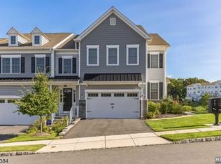 7 Hickory Ct, Cedar Grove, NJ 07009