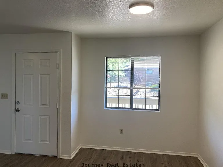 1004 E Goodwin St — Photo 3