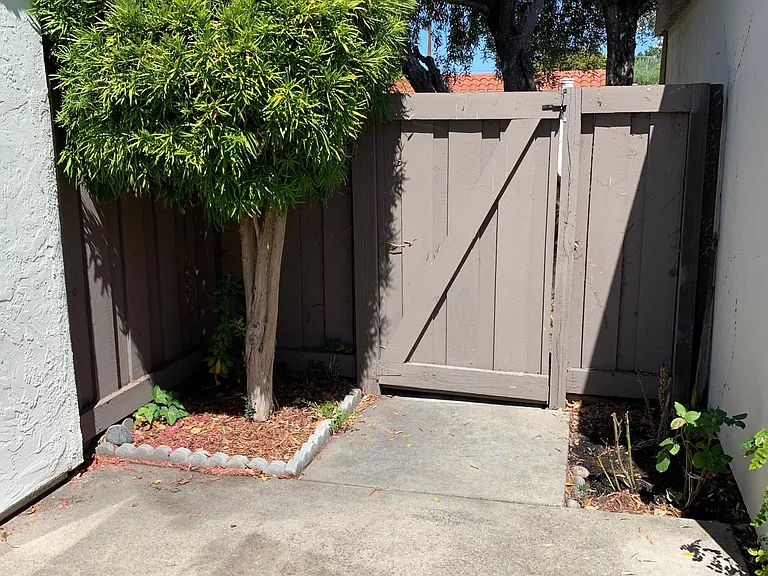 8148 Park Villa Cir — Photo 3