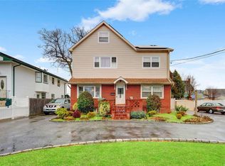 60 Verazzano Ave, Copiague, NY 11726