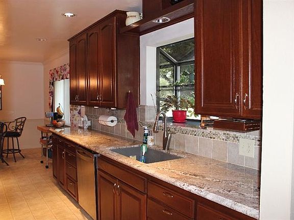 2nd image of 839 W Sierra Madre Ave