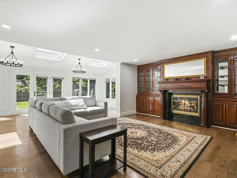 16 Phyllis Pl — Photo 8