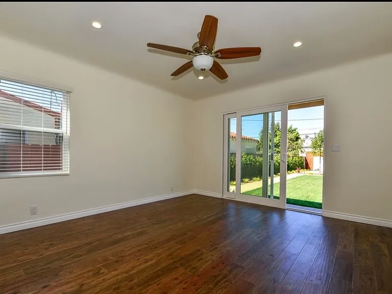 1609 Oak St — Photo 11