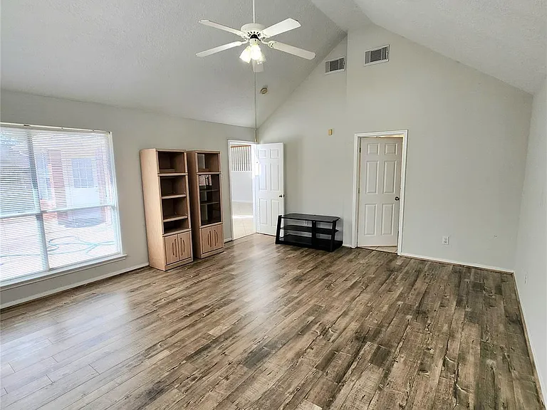 14335 Berrington Dr — Photo 9