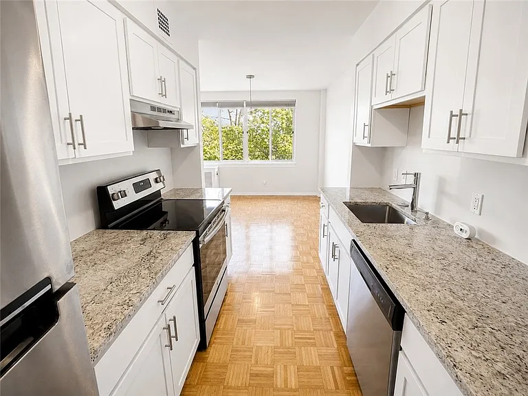 1000 East Ave #507 — Photo 12