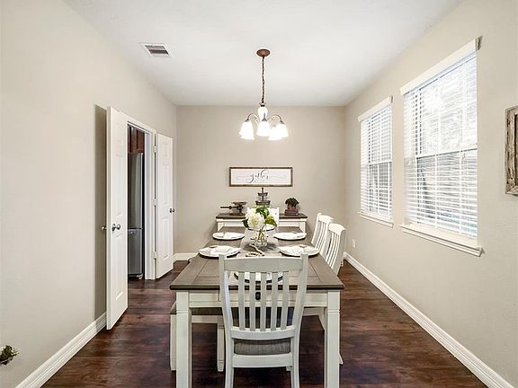 4th image of 4609 Meadow Way Dr