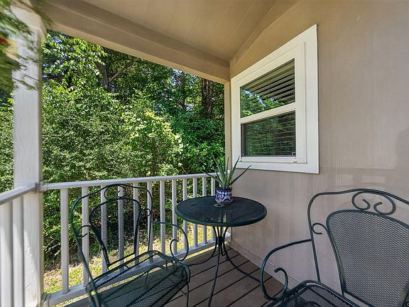 4th image of 560 An Cres #353
