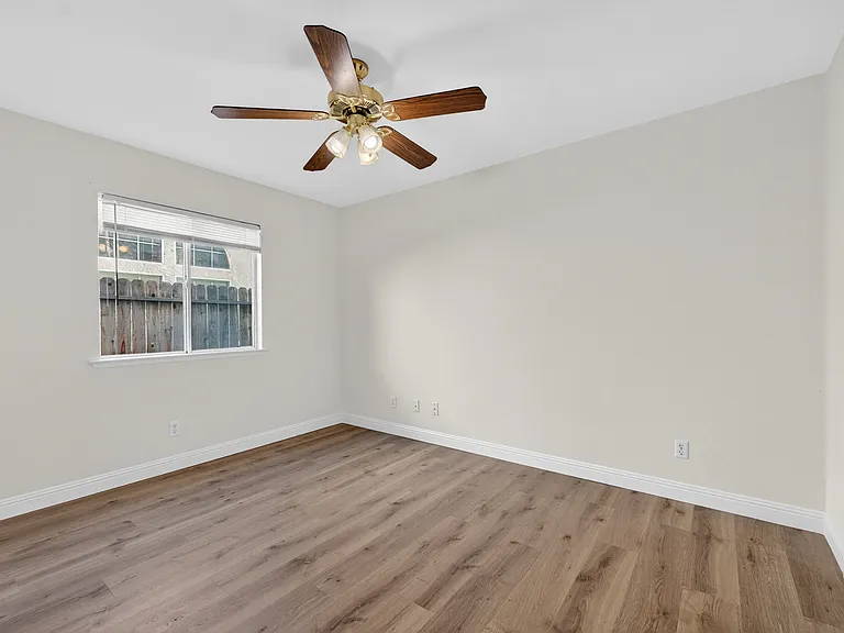 10291 N Whitney Ave — Photo 23