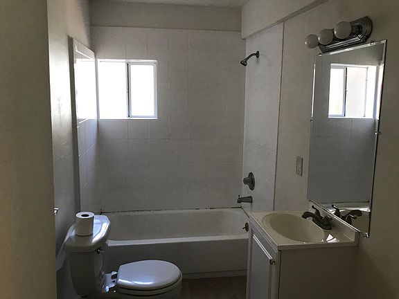 4th image of 104 4th St APT I