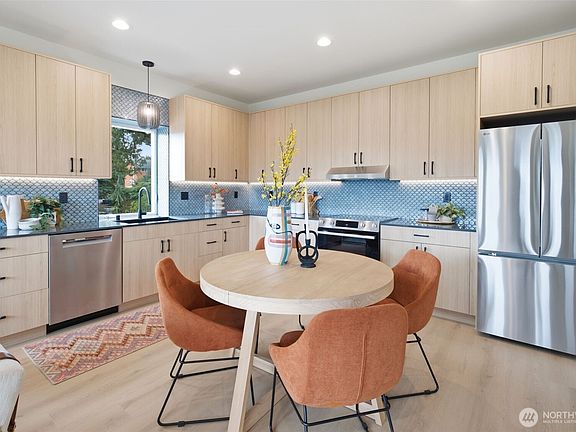 4th image of 4521 35th Avenue S