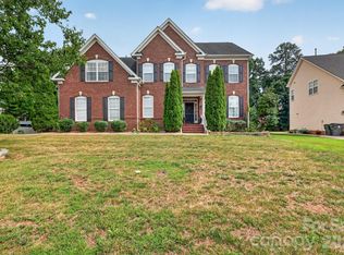 100 Drakeshire Ct, Morrisville, NC 27560