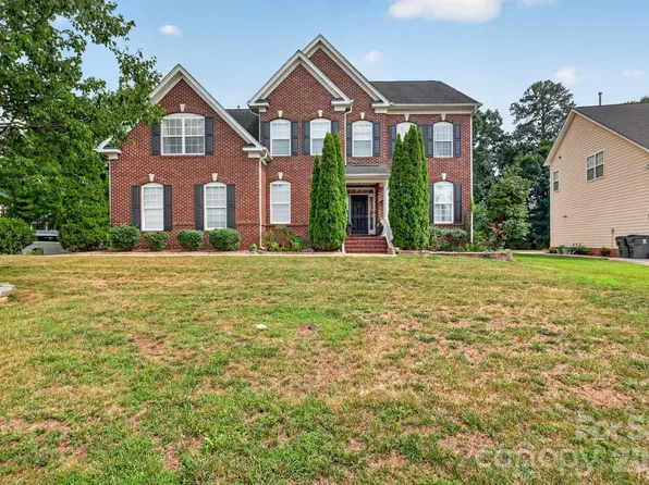 100 Drakeshire Ct, Morrisville, NC 27560