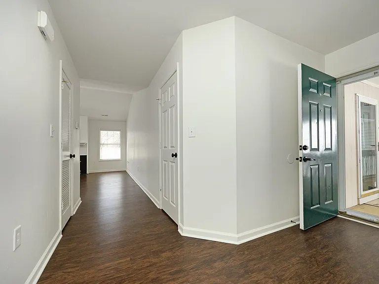 521 Renshaw Ct — Photo 4