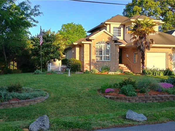 3445 S Crestline Dr, Virginia Beach, VA 23464