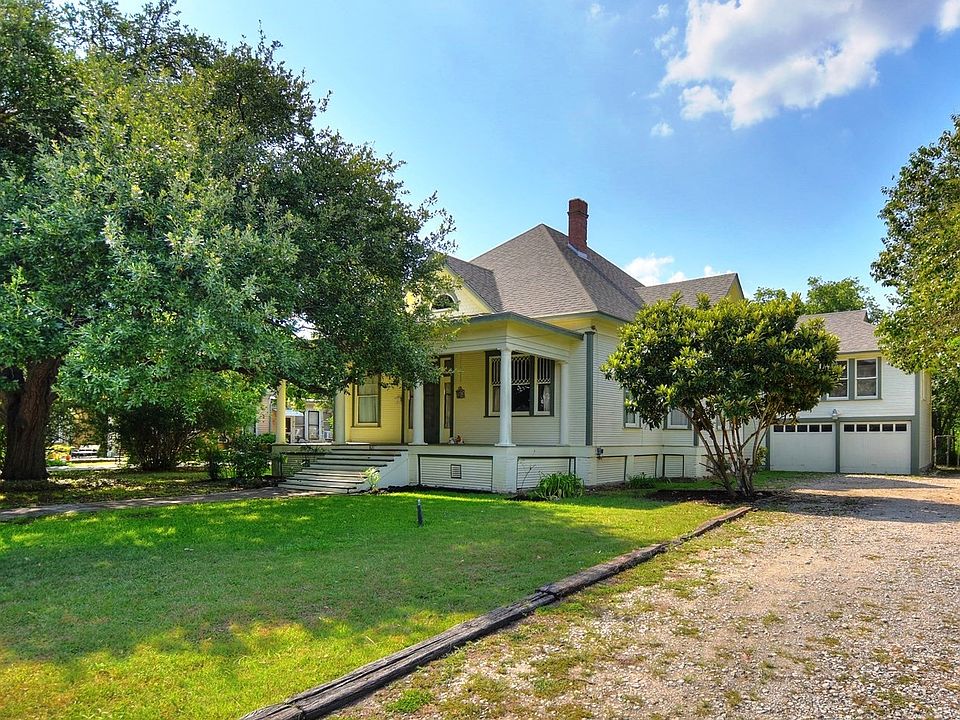 1st image of 831 W San Antonio St