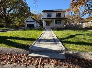 217 School St, North Kingstown, RI 02852