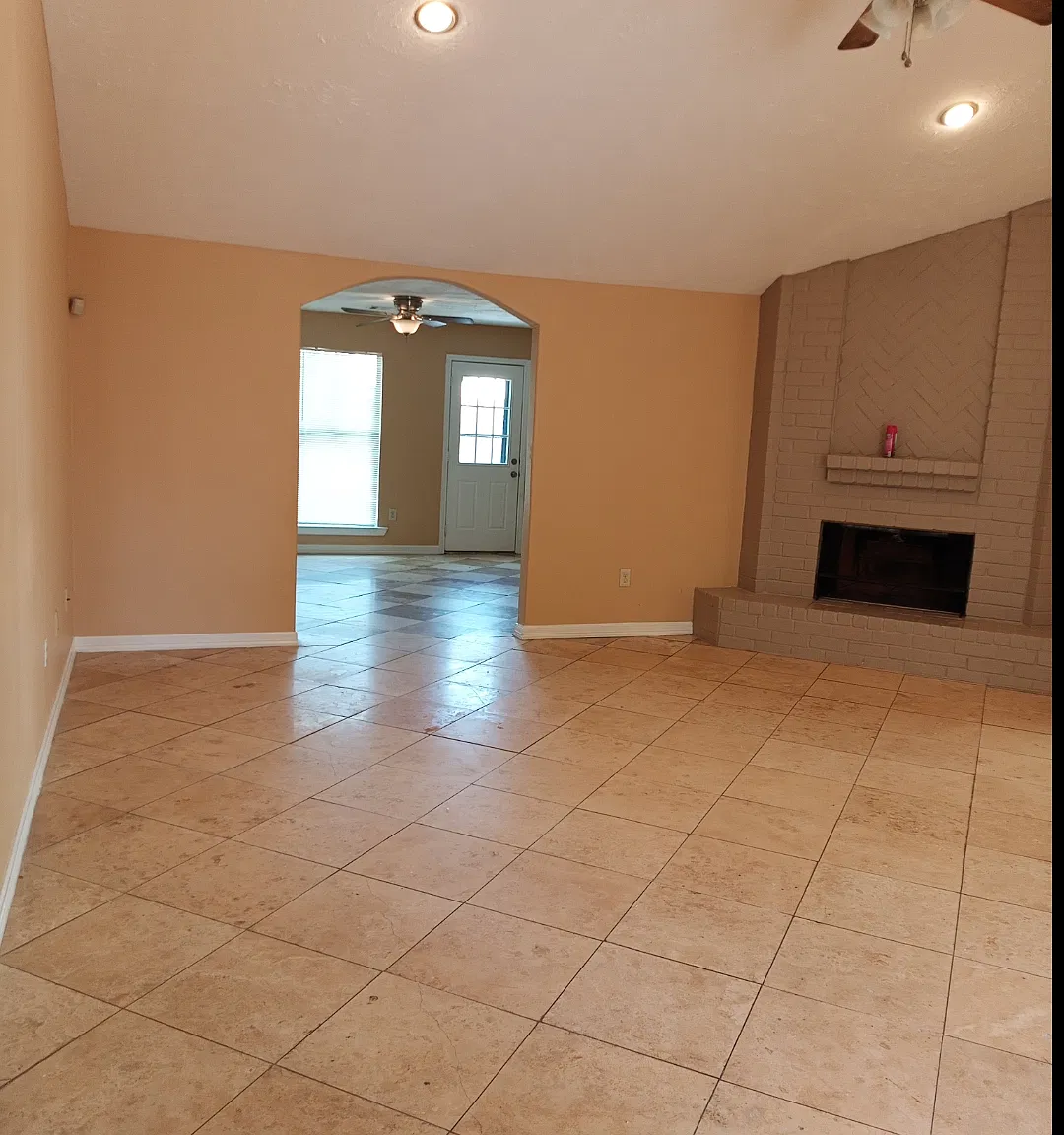 4 bed, 2500 sqft, $2,250 — Photo 4