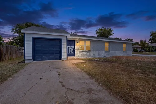 4525 Hunter St Photo 1