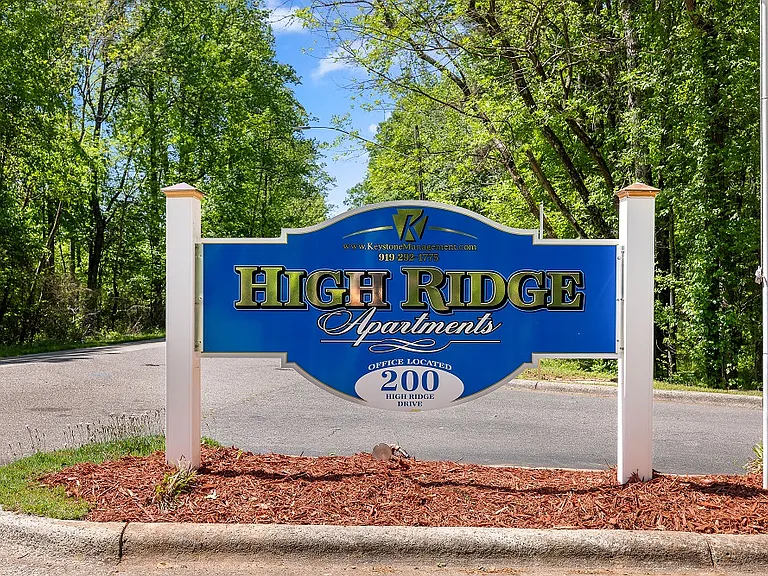 High Ridge Apartments — Photo 10