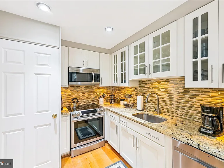 116 N Union St — Photo 23
