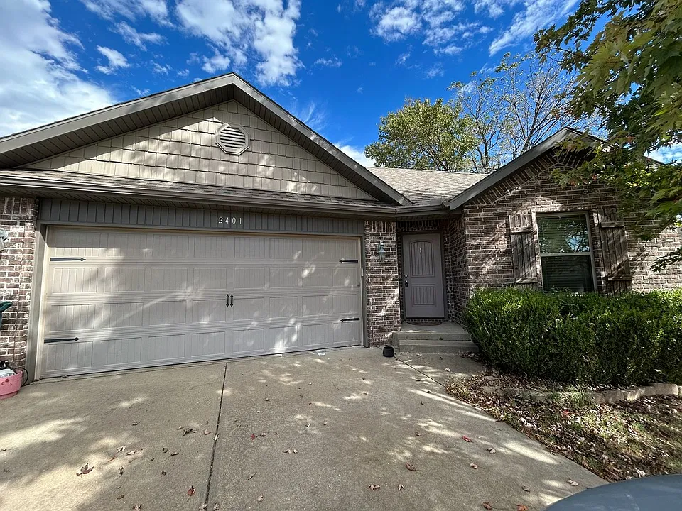 2401 S 11th Pl