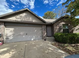 2401 S 11th Pl, Rogers, AR 72758