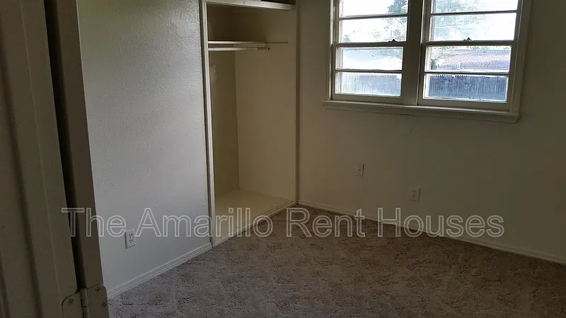 4 bed, 1.0 bath, 1716 sqft, $1,300 — Photo 4