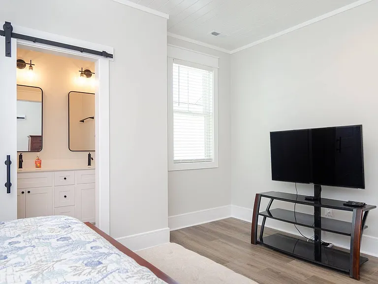 902 2nd St S #2 — Photo 17